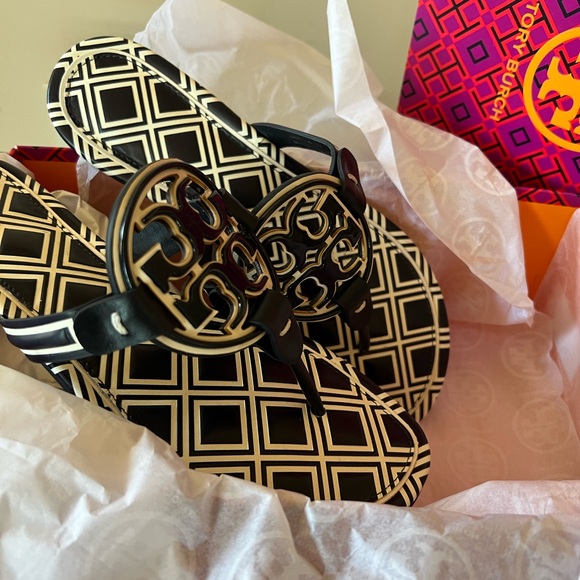 Tory Burch MILLER SANDAL, METALLIC LEATHER - Picture 8 of 13